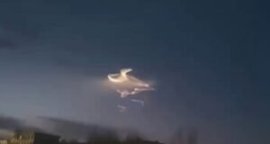 天空再现龙影